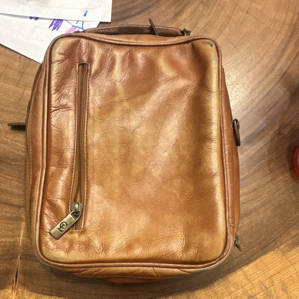 Vintage Geoffrey Beene Leather Travel Organizer Crossbody Bag Wallet Tan Pouch